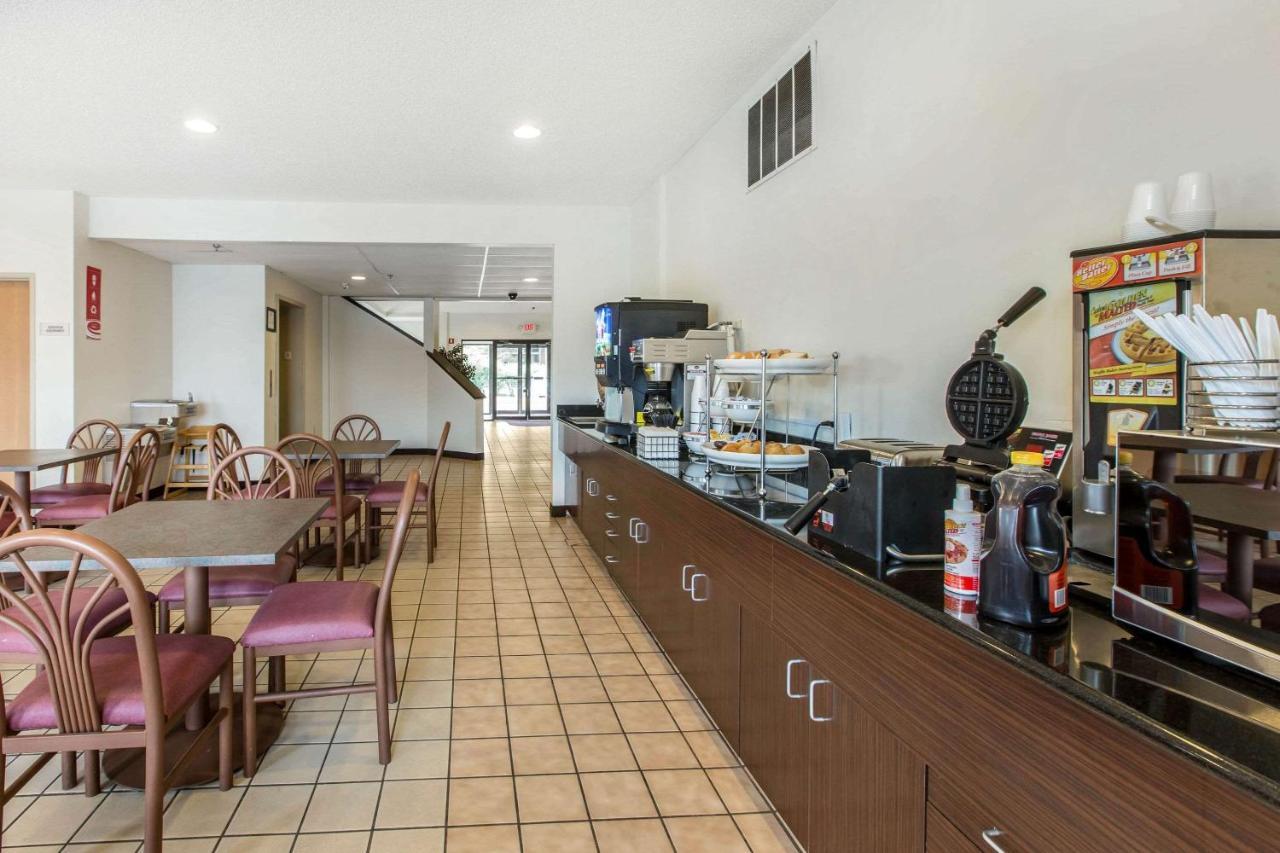 Econo Lodge Inn & Suites Peoria Illinois エクステリア 写真