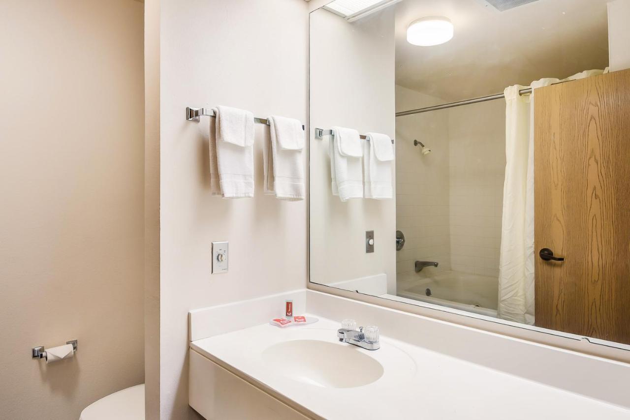 Econo Lodge Inn & Suites Peoria Illinois エクステリア 写真