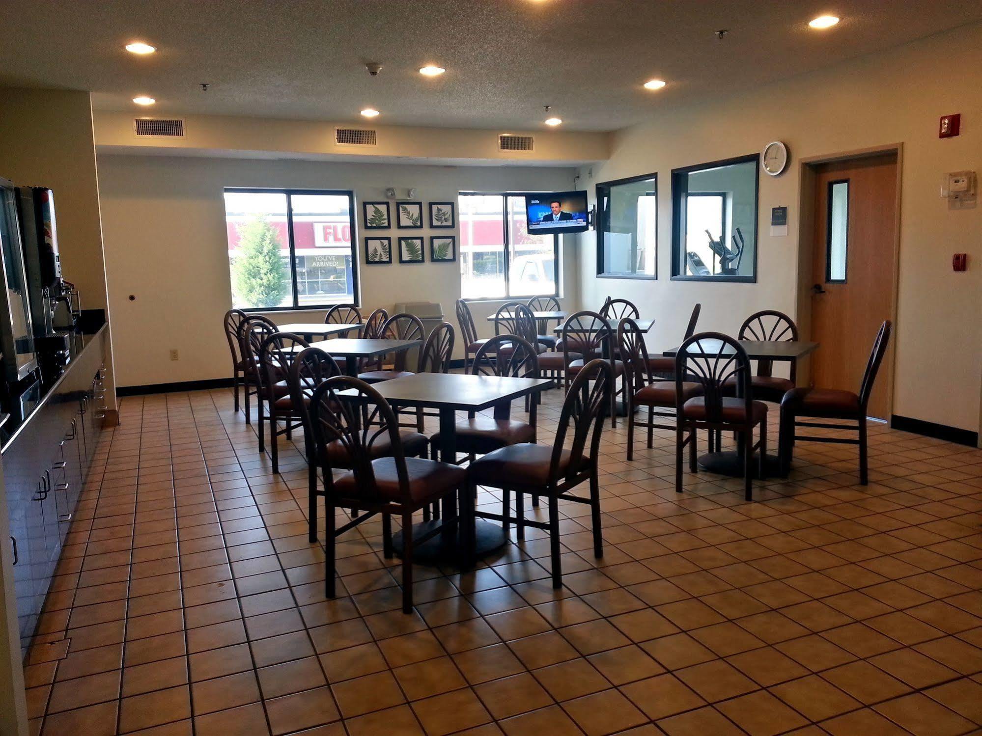 Econo Lodge Inn & Suites Peoria Illinois エクステリア 写真